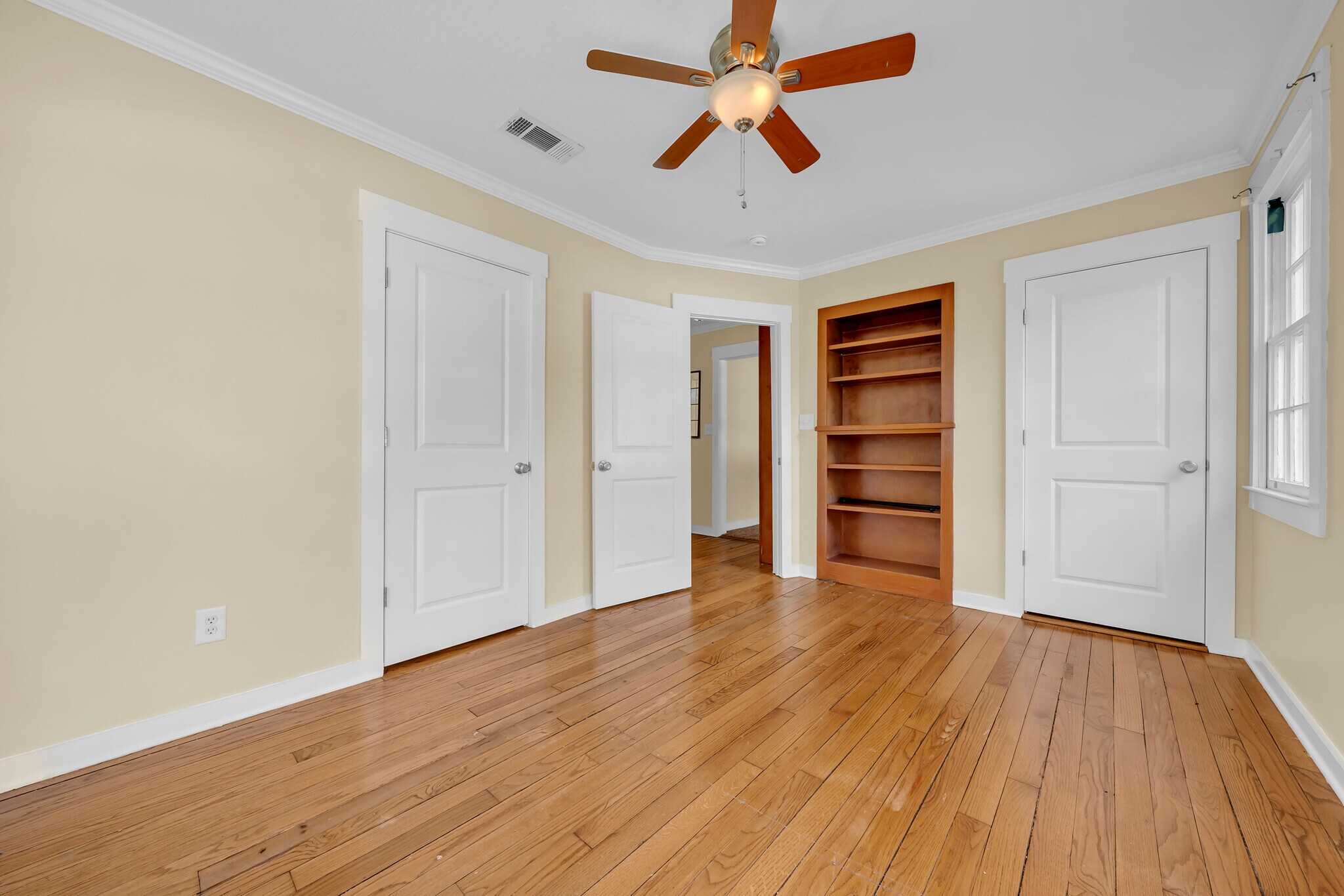 Building Photo - 207 Border Dr E