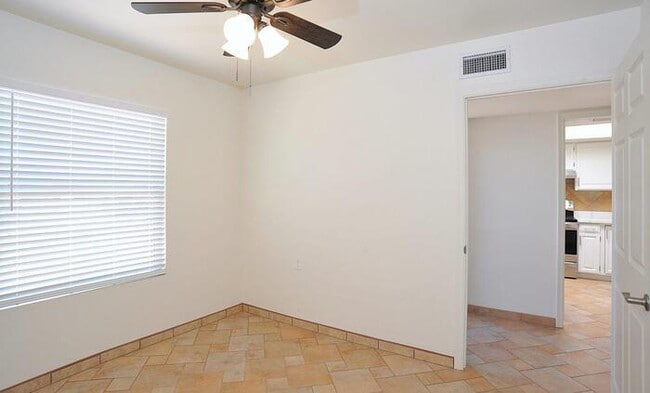 Building Photo - Beautifully Updated 3 Bedroom Townhome nea...