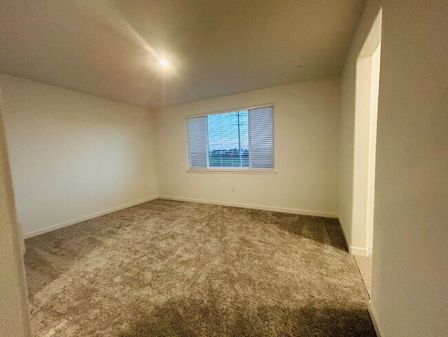 Building Photo - 3760 Oyster Pt Wy