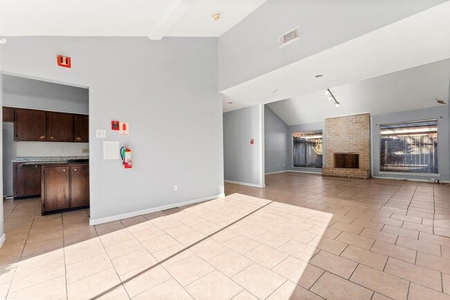Building Photo - 5006 Stanhope Dr
