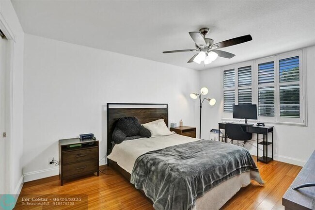Building Photo - 9480 Poinciana Pl