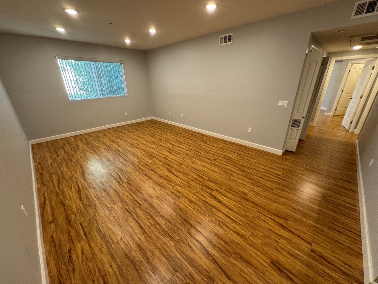 Building Photo - 6718 Sylmar Ave