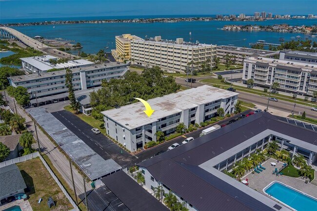 Building Photo - 2944 W Bay Dr