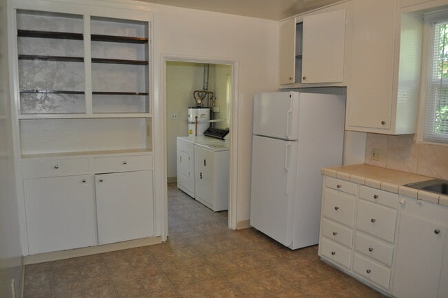 Building Photo - 1119 Citrus Ave