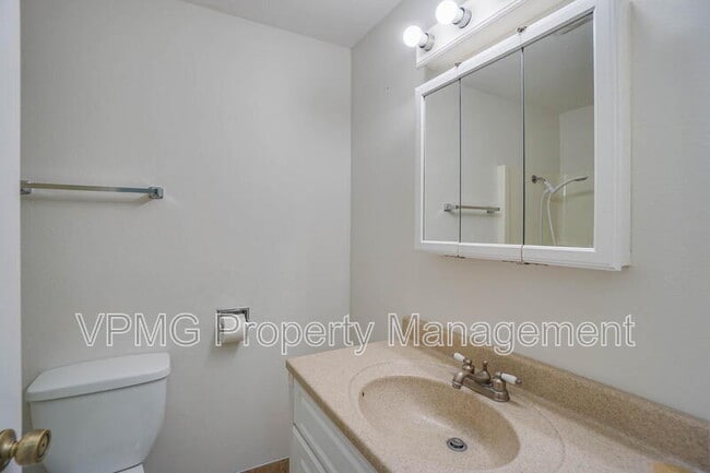 Building Photo - 605 SE 121st Ave