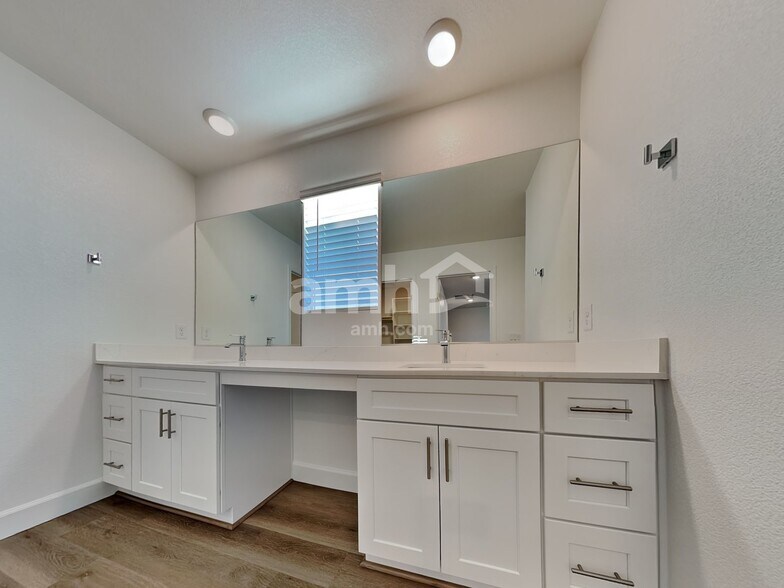 Building Photo - 9236 River Owl Ct
