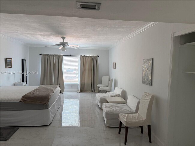 Building Photo - 3850 Galt Ocean Dr