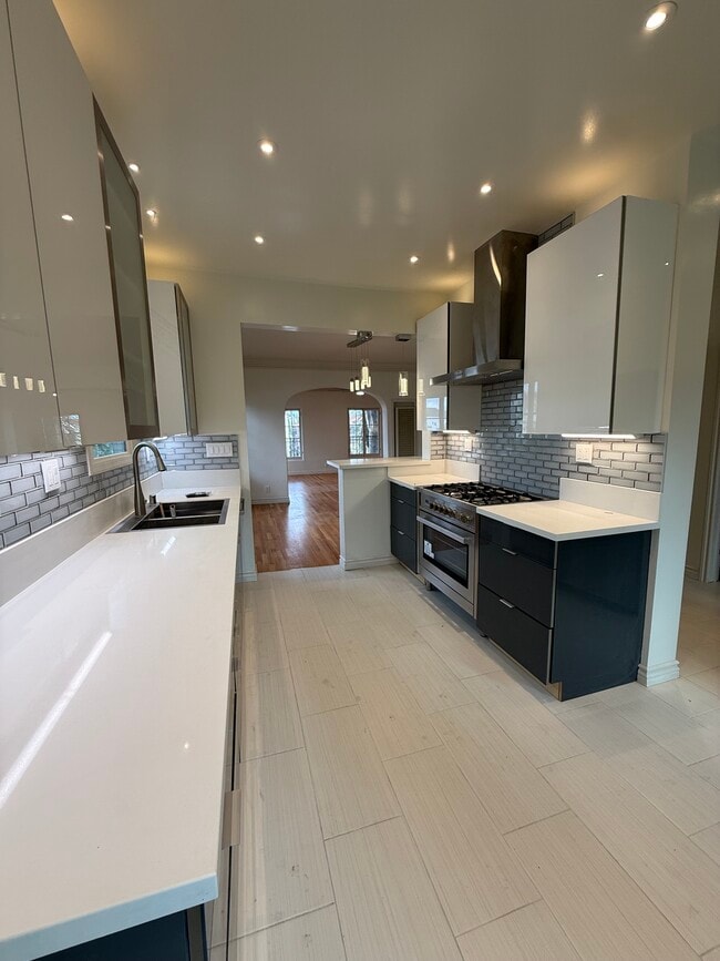 Building Photo - 1035 Meadowbrook Ave