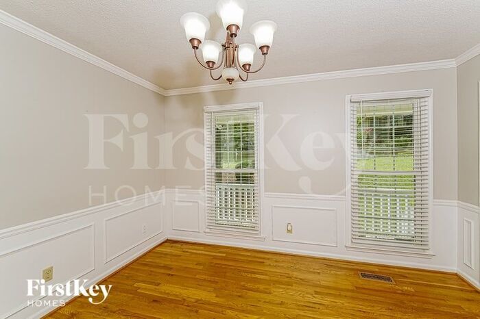 Building Photo - 1313 Colonial Way