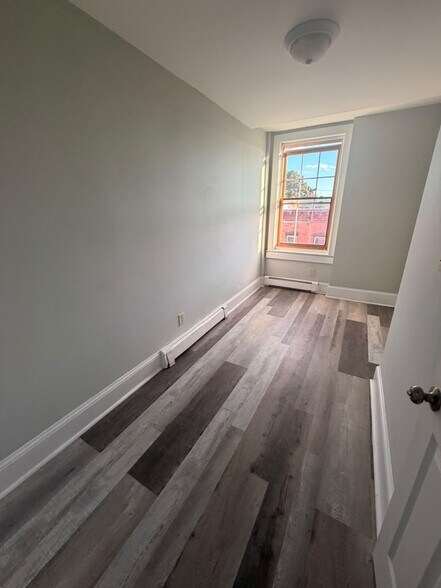 Building Photo - 117 4th Ave