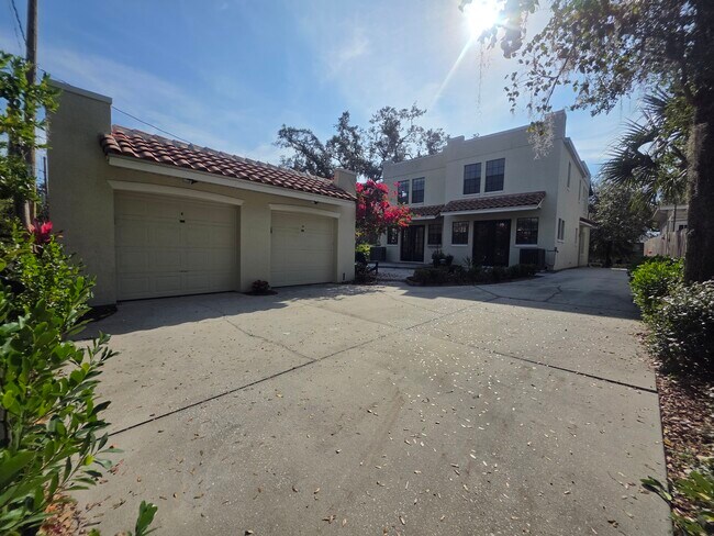 Building Photo - 637 Hillcrest St