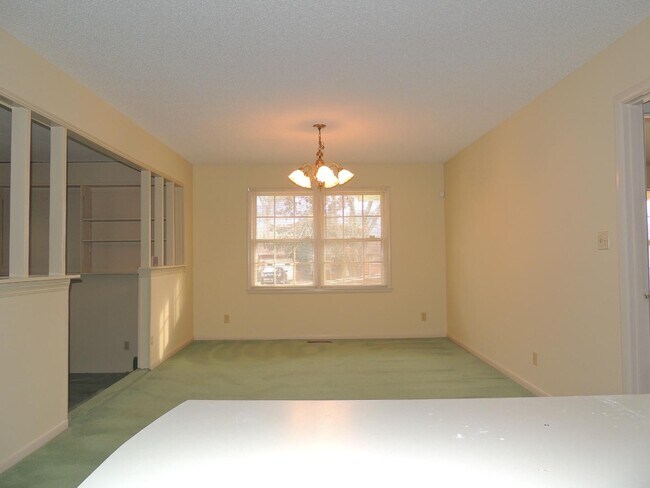 Building Photo - 2316 Rodgers Dr NE