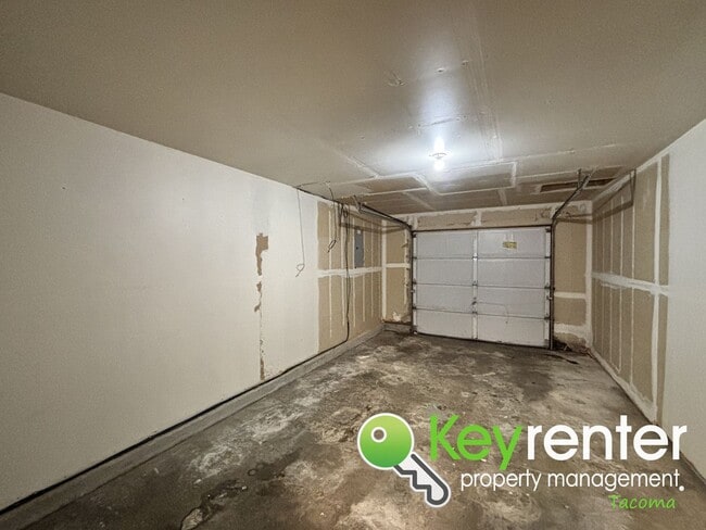 Building Photo - Spacious 3-Bedroom Home in Quiet Lakewood Cul-de-Sac