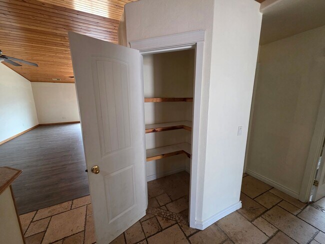 Building Photo - Large 3 bedroom 2 bath duplex. 1520 sq ft, vaulted ceilings