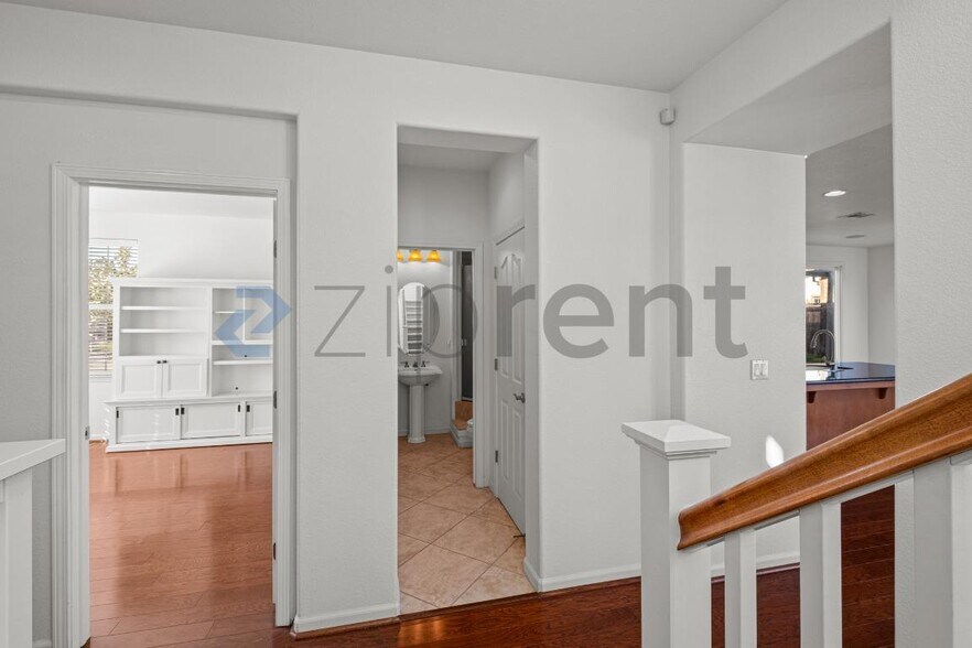 Building Photo - 581 Kirkland Ave