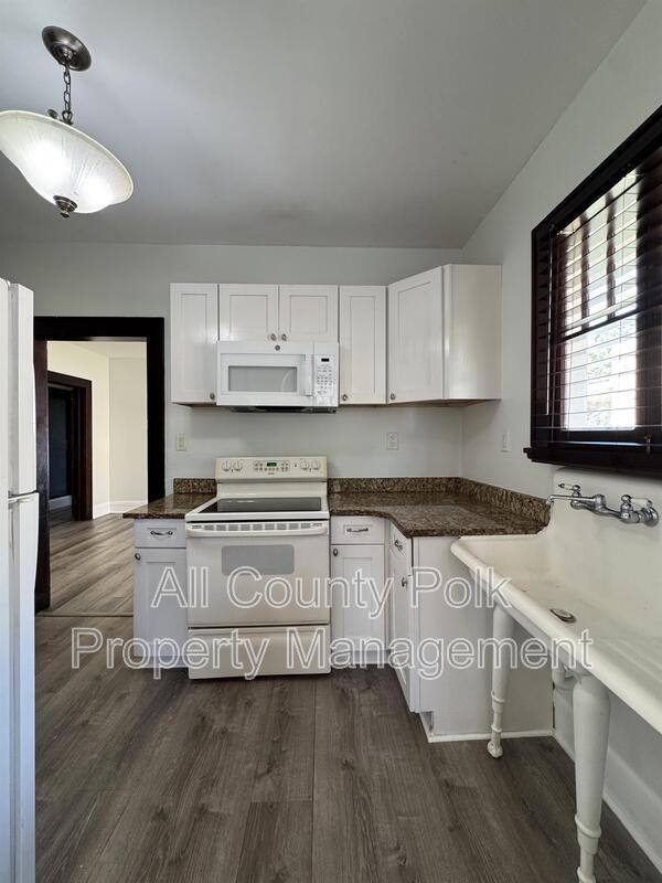 Building Photo - 202 W Belmar St