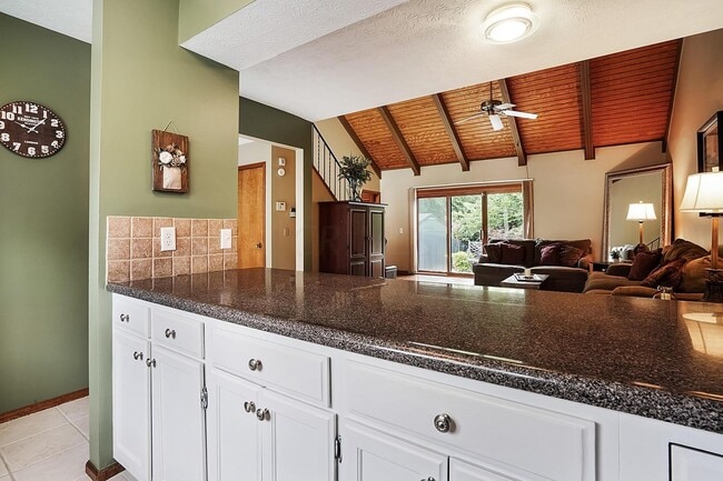 Building Photo - 3021 Cranston Dr