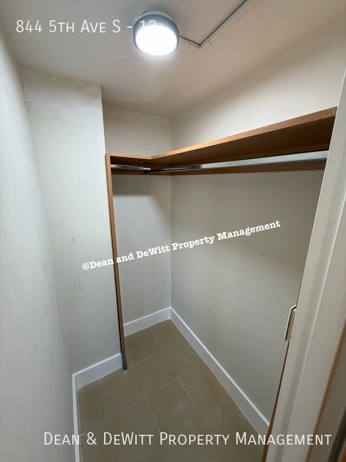 Building Photo - 1 Bed/1 Bath - Unit 12