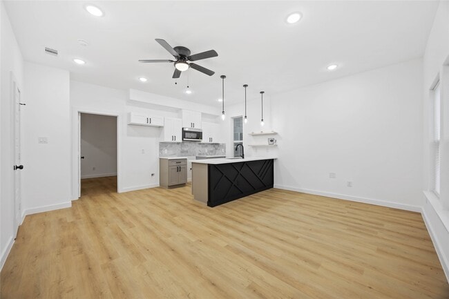 Building Photo - 7126 Bywood St