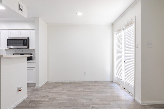 Building Photo - 14600 Fonmeadow Dr