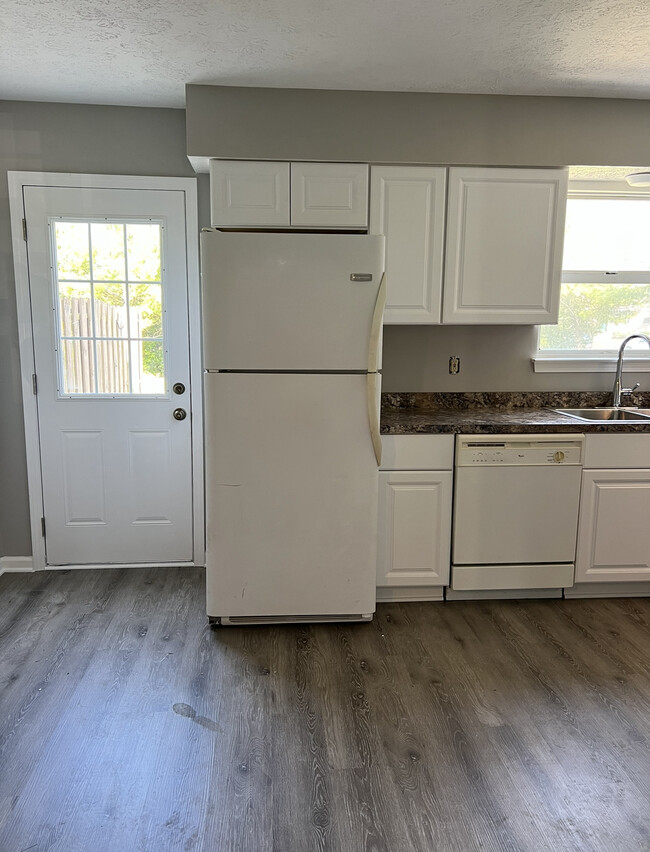 kitchen - 4920 Drayton Rd