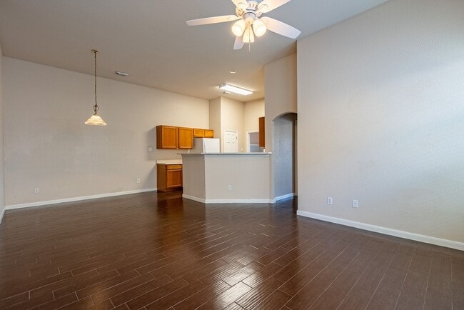 Building Photo - Beautiful 3 bedroom, 2 bathroom home in We...