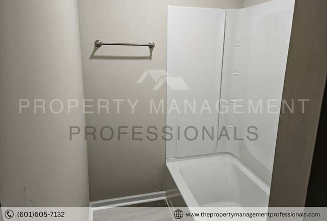 Building Photo - Plenty of space to roam and call home!