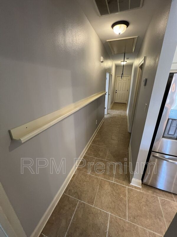 Building Photo - 7335 Oak View Dr.