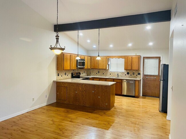 Building Photo - 155 Canyon Diablo Rd