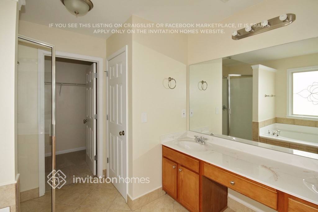 Building Photo - 1712 Sahale Falls Dr