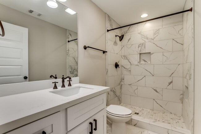 Building Photo - 1511 5th Ave