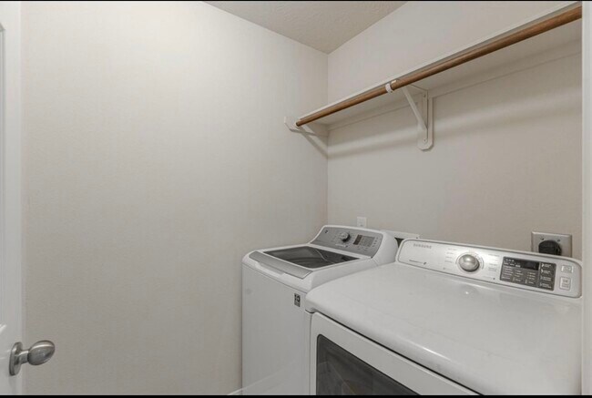 Building Photo - 21611 Falvel Misty Dr