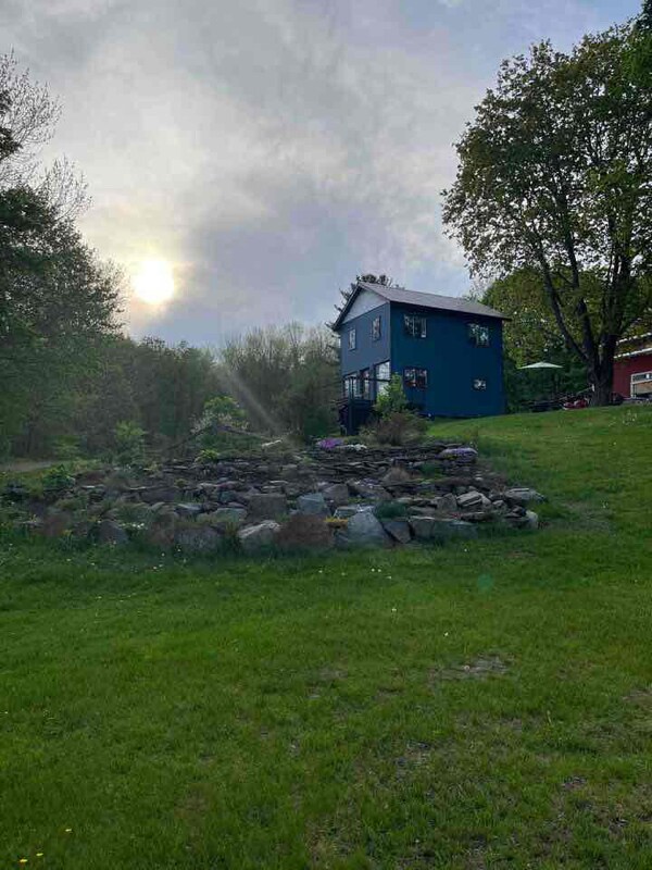 Building Photo - 220 ME-133