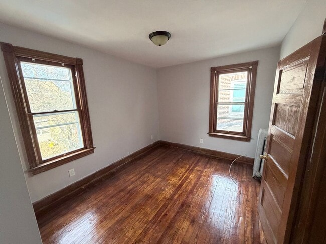 Building Photo - 659 Second St