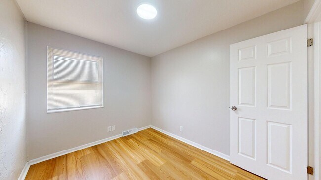 Building Photo - Elyria - fully updated two bedroom townhouse for rent!