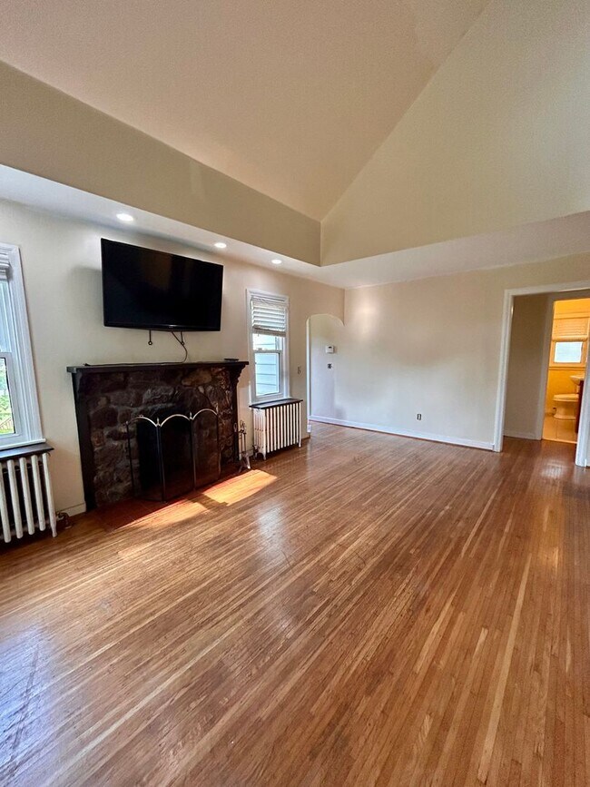 Building Photo - 79 River Meadow Dr