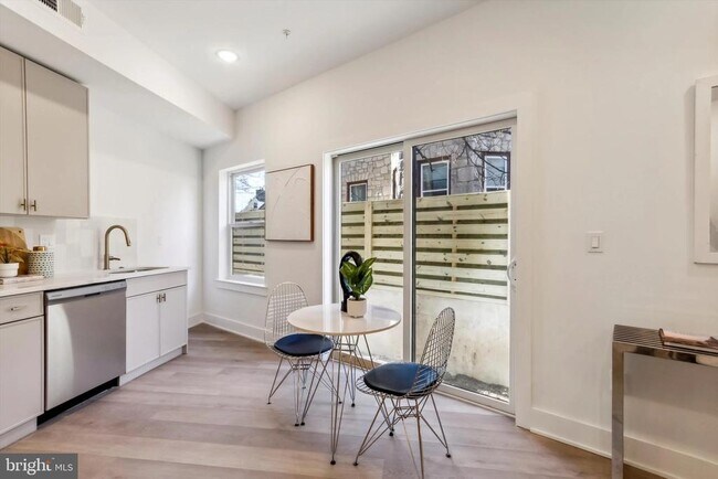 Building Photo - 367 W Hortter St