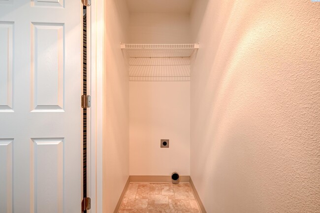 Building Photo - Nice Home, Yard care Included