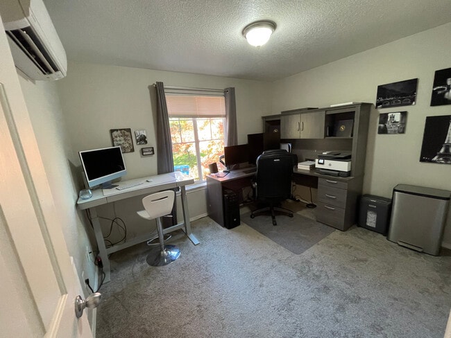 Building Photo - 527 Whitney Dr