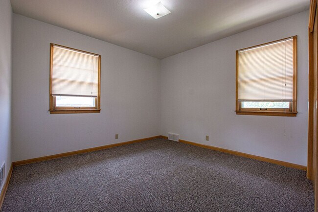 Building Photo - 3328 S 82nd Ave