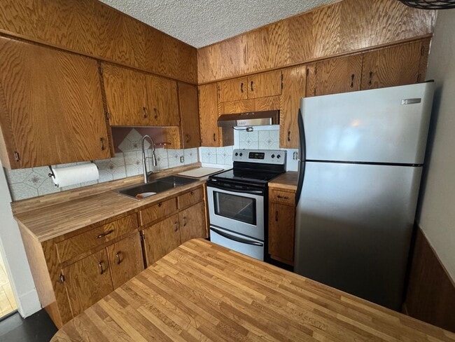 Building Photo - Cute Home in Central Bismarck with Huge Garage