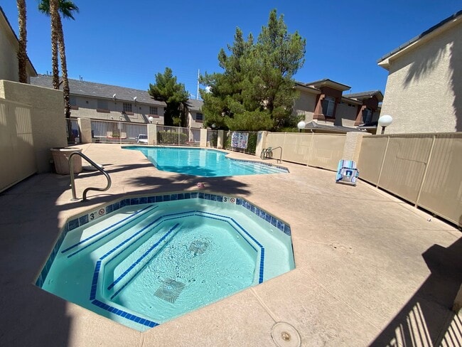 Building Photo - Charming 2 Bed/3Bath/2 Car Garage, Townhome nestled in this beautiful Summerlin North Gated Commu...
