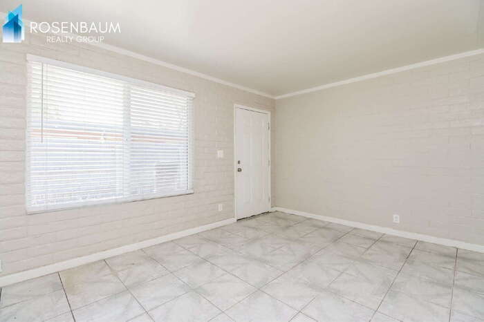 Building Photo - 644 S Mesa Dr