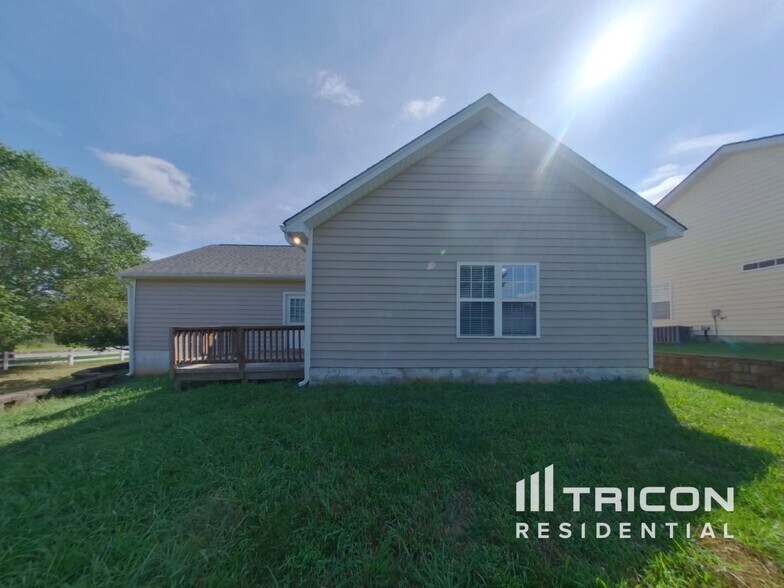 Building Photo - 2000 Taras Trace Dr