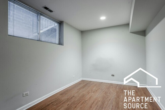 Building Photo - 3216 N Racine Ave