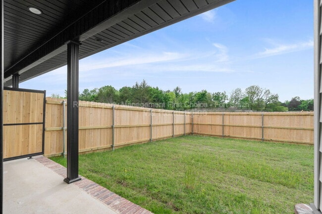 Building Photo - 8800 Cantera Dr