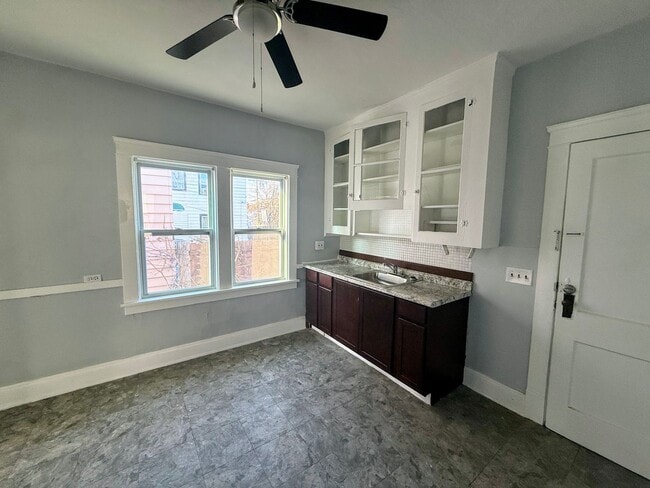 Building Photo - Welcome to your new home in the heart of Cleveland