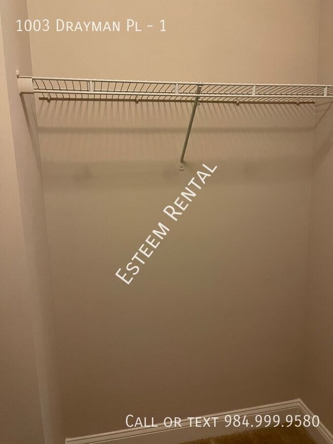 Building Photo - 1003 Drayman Pl