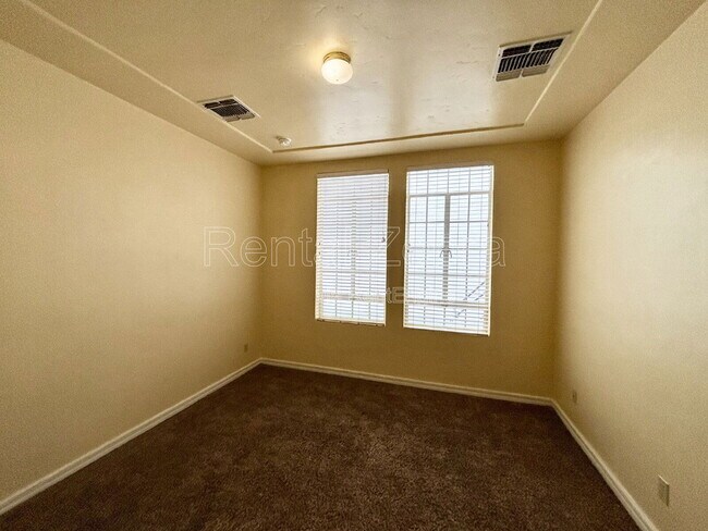 Building Photo - 317 W Main St