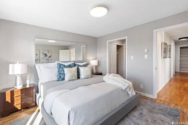 Building Photo - 999 Wisconsin St